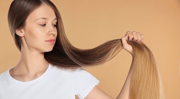 Wysoka porowatość włosów: co to znaczy, jakie kosmetyki stosować?
