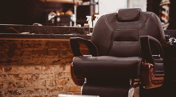 Wybór fotela fryzjerskiego – co warto wziąć pod uwagę?