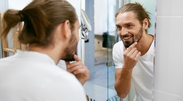 Dziury w brodzie – jak pozbyć się luk i dziur w zaroście?