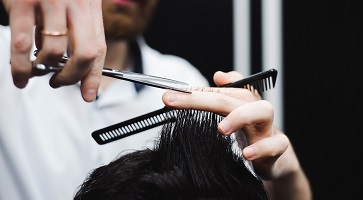 Jak trzymać nożyczki fryzjerskie?